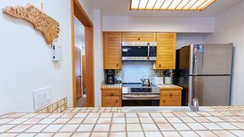 Condo, 1 Bedroom | Private kitchen | Fridge, oven, coffee/tea maker, toaster