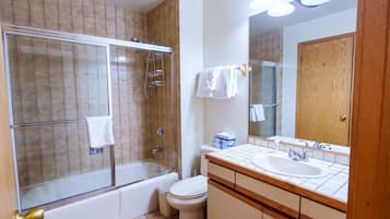 Condo, 1 Bedroom | Bathroom | Towels, shampoo