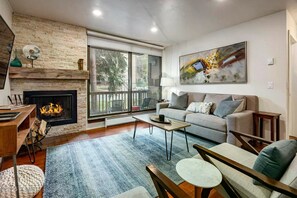 TV, fireplace - 4 min walk to PCMR / Hot Tub / 4 min to Main ST (Park City)