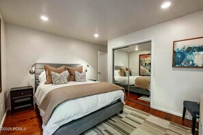 WiFi, bed sheets - 4 min walk to PCMR / Hot Tub / 4 min to Main ST (Park City)