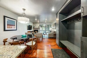 Interior - 4 min walk to PCMR / Hot Tub / 4 min to Main ST (Park City)