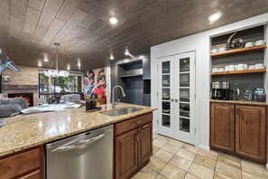 Fridge, microwave, stovetop, dishwasher - 4 Min Walk to PCMR | Hot Tub | Ski Locker (Park City)