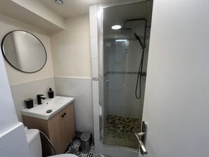 Toilet paper - Superb studio apartment (Montlhéry)