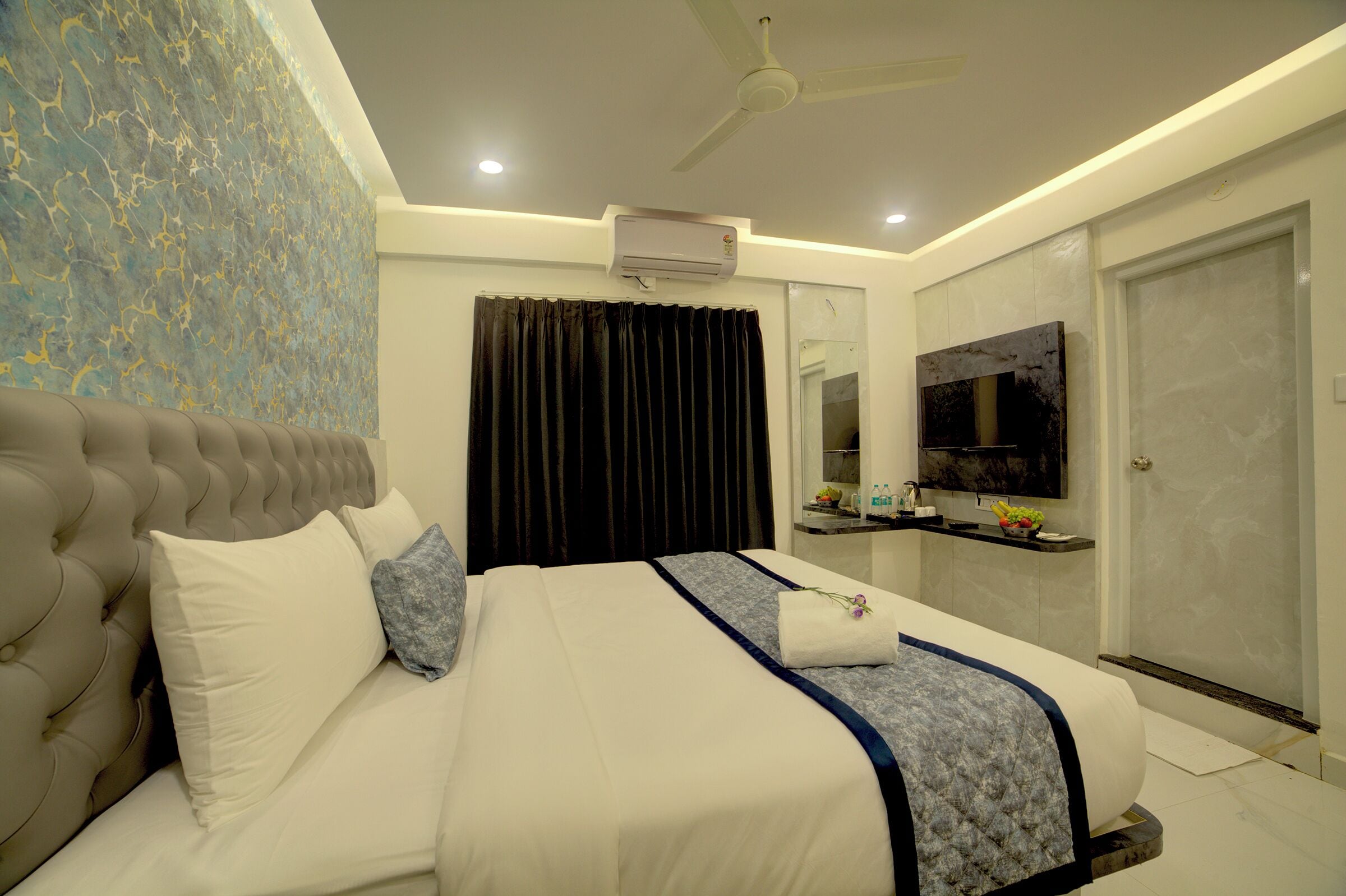 Superior Double Room | Egyptian cotton sheets, premium bedding, desk, laptop workspace