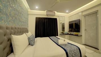 Superior Double Room | Egyptian cotton sheets, premium bedding, desk, laptop workspace