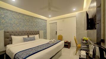 Deluxe Double Room | Egyptian cotton sheets, premium bedding, desk, laptop workspace