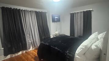 6 slaapkamers, een strijkplank/strijkijzer, wifi, beddengoed