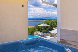 Bain à remous extérieur