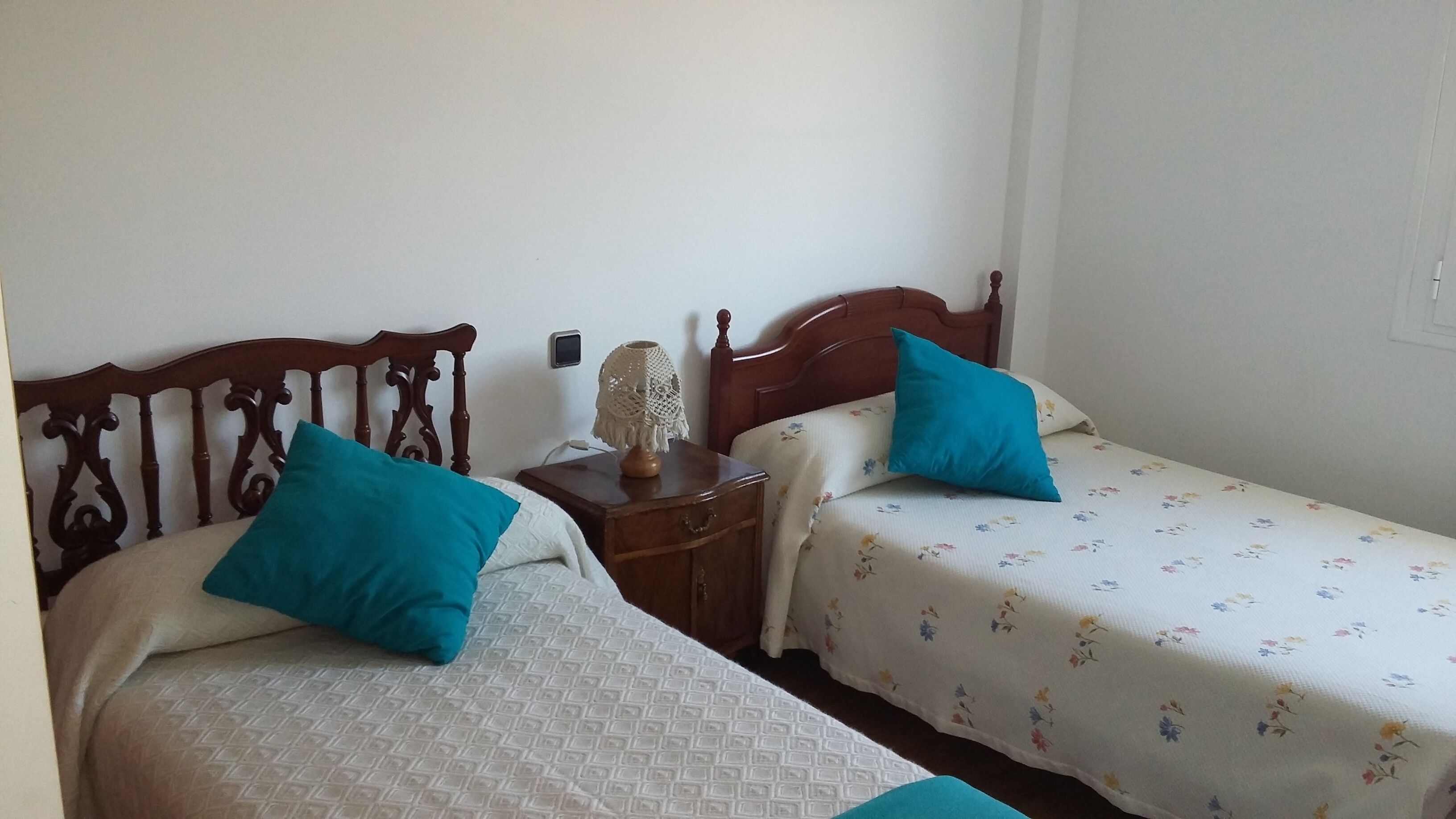 3 slaapkamers, een strijkplank/strijkijzer, gratis wifi, beddengoed