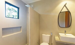 Basic Apartment | Bathroom