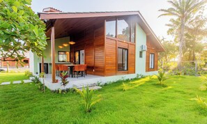 Basic Apartment | Outdoor dining