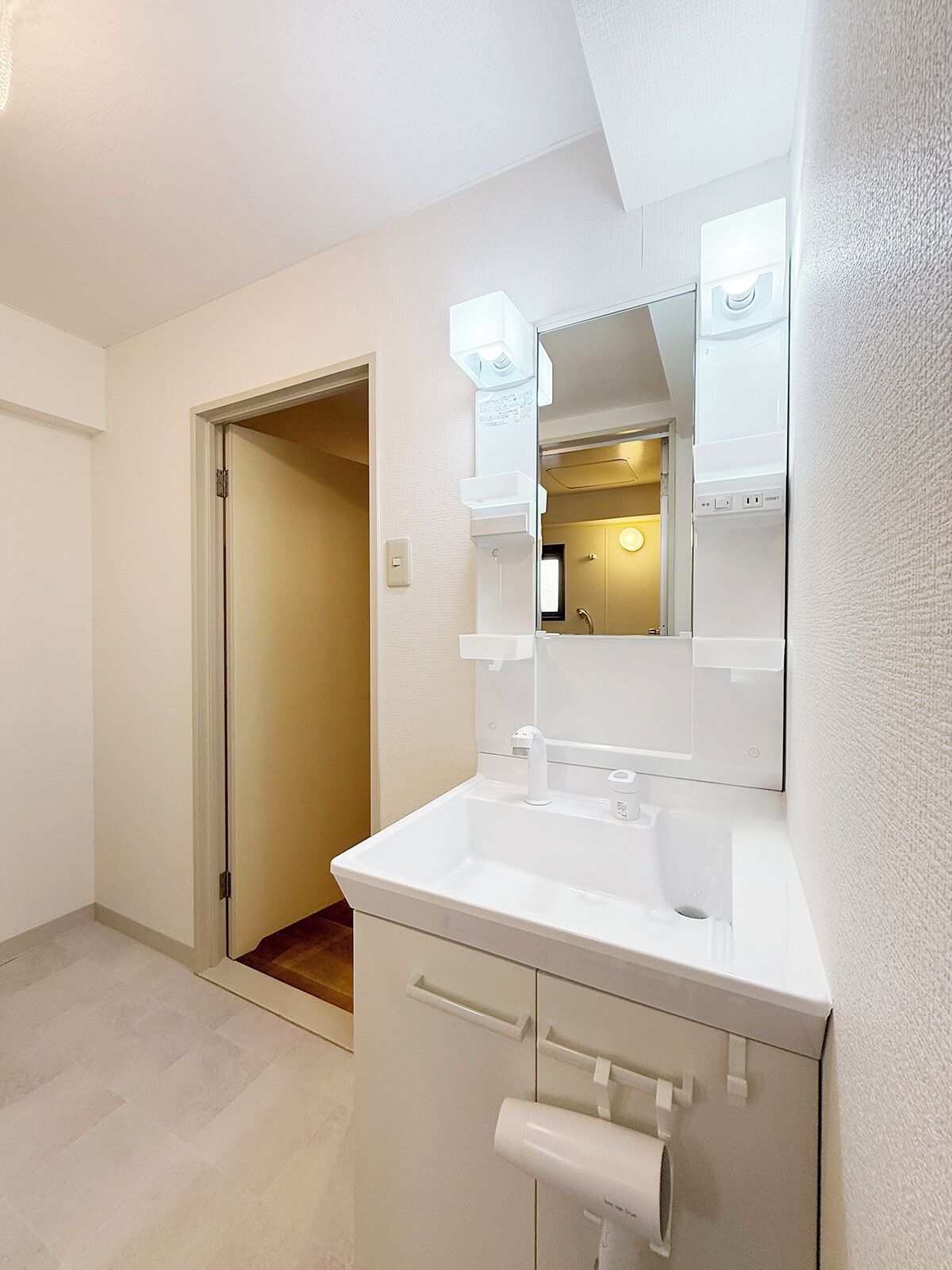 Superior appartement | Badkamer | Pantoffels