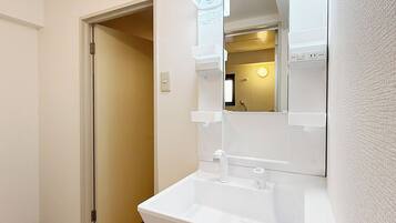 Superior appartement | Badkamer | Pantoffels