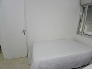 1 bedroom, WiFi - Guarujá, entire apartment, Enseada beach 2 minutes walk! (Guarujá)