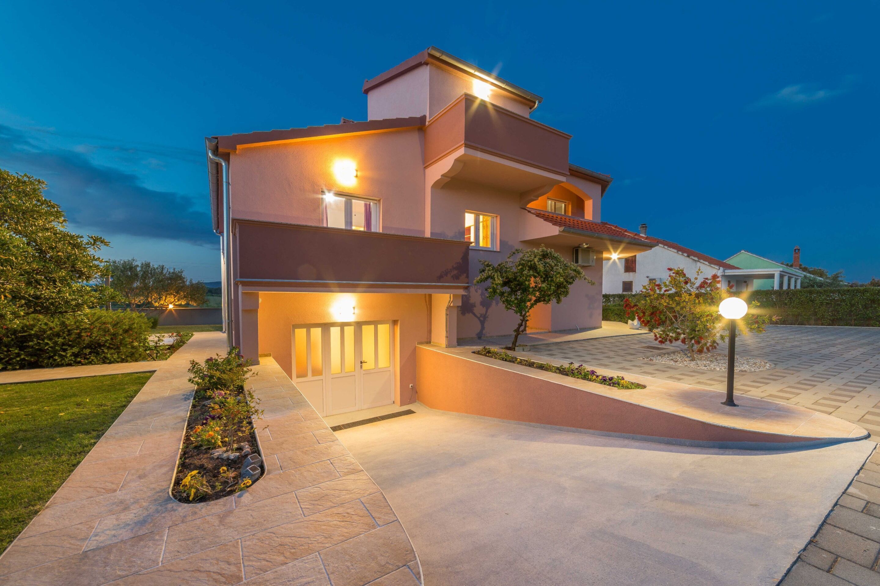 المنشأة من الخارج