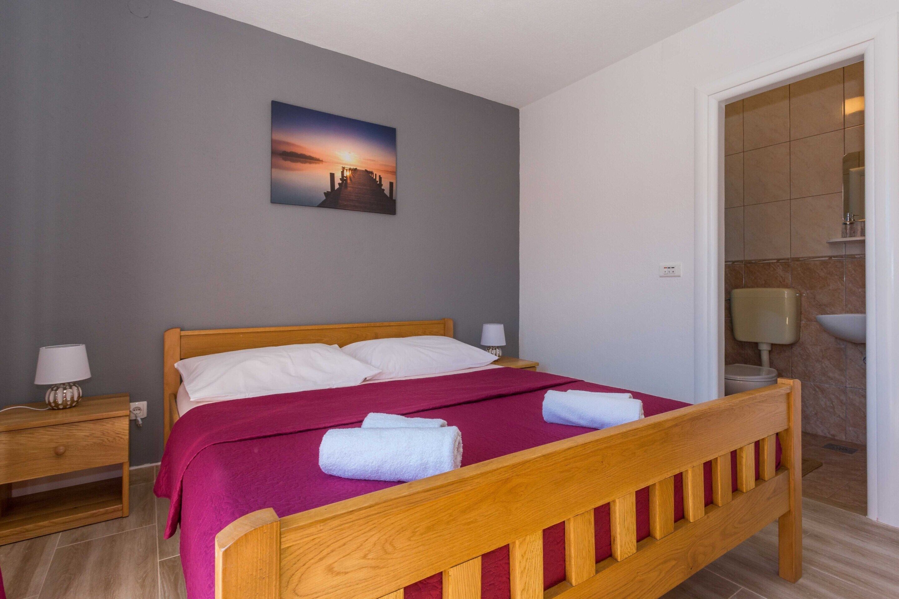 House | 5 bedrooms, individually furnished, iron/ironing board