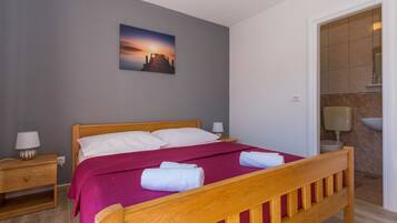 House | 5 bedrooms, individually furnished, iron/ironing board