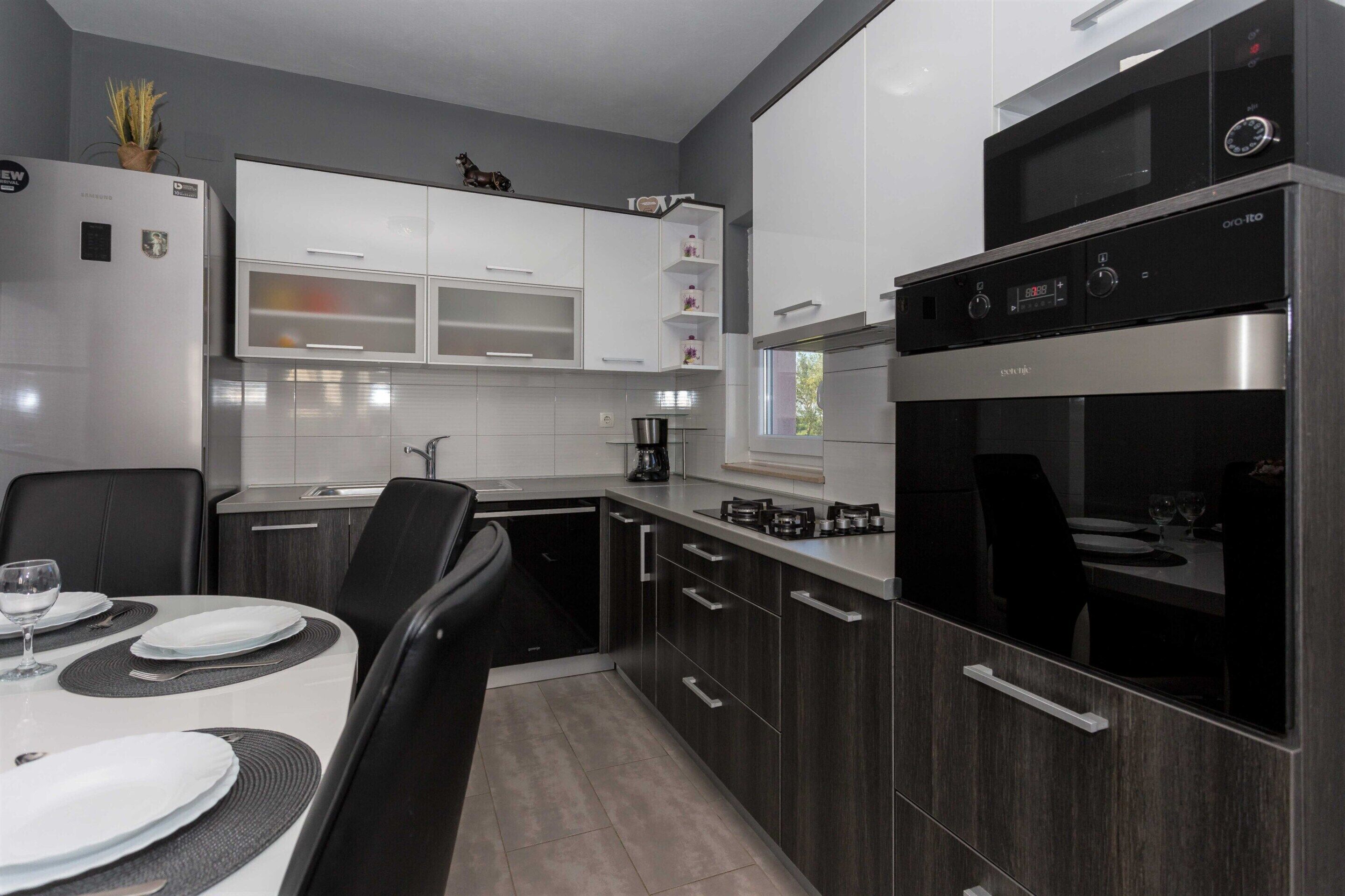 Casa | Cucina privata | Seggiolone, prodotti per la pulizia