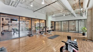 Fitness facility - Walk to Convention Ctr | Downtown UrbanLoft | Sleeps 8 (Dallas)