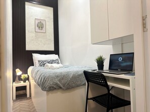 Economy Single Room, Balcony, City View - Rest Partition Room in Tecom Near Metro (Dubai)