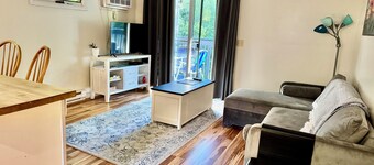 1 block from Lake Superior. 1 bed/1 bath condo, perfect for couples & families.