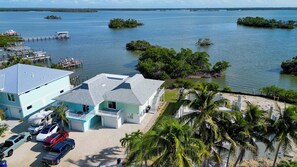 Exterior - Elevated 3 BR/ 2 bath island retreat, beautiful bay views, walking distance to beach - 2 BR downstairs unit is also availabe for rent  - new pool and spa will be installed by November 2026 (Fort Myers Beach)