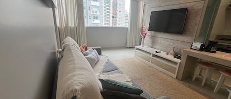 Basic Apartment | Living area