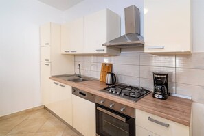 Huoneisto | Yksityinen keittiö | Siivousvälineet