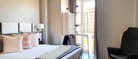 Fer et planche à repasser, accès Internet, draps fournis