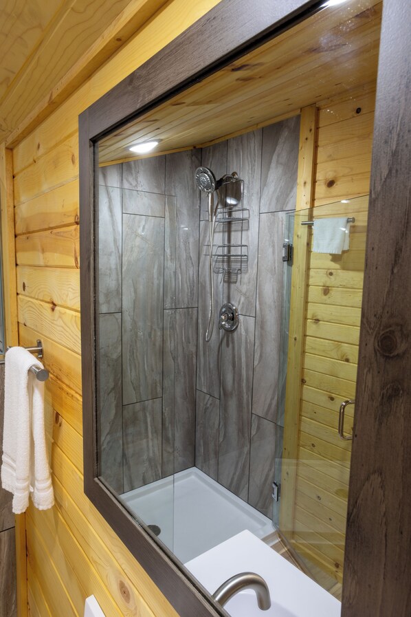 Shower, jetted bath, hair dryer, towels
