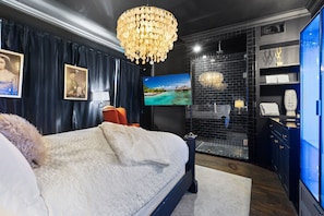 Free WiFi - Spacious studio condo in historic Munger Place (Dallas)