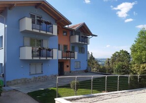 Front of property - Agritur la Fenice (Brez)