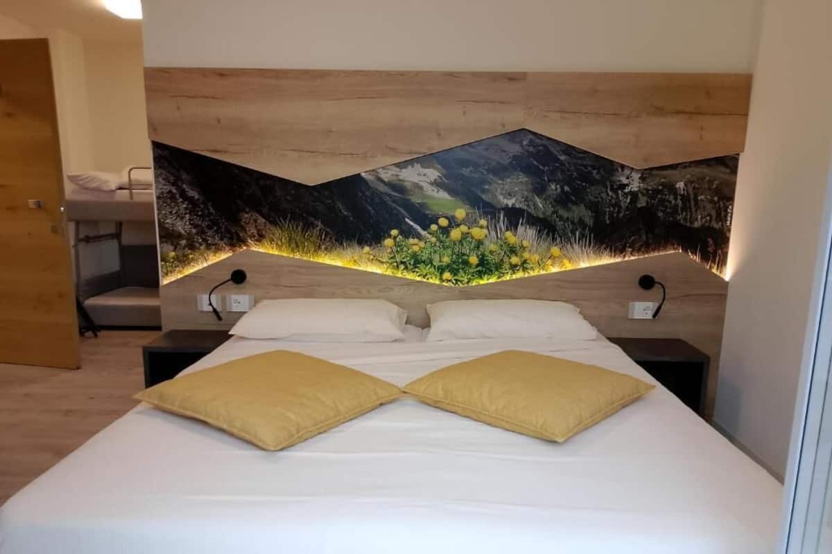 Quadrupla familiare, balcone, vista valle | Una cassaforte in camera, insonorizzazione, Wi-Fi gratuito