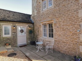 Cottage | Outdoor dining