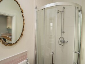 Shower - Maud Heath's Snug (Chippenham)