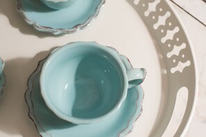 Food and drink - Once in, behind the front door you will find an exclusive atmosphere, finely furnished with shabby chic details and equipped with every comfort.This is La Bonheur!At the entrance a hallway leads to 2 double rooms with beautiful en-suite bathrooms.Perfect (La Spezia)