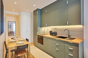 Apartment | Private kitchen - Charming Apartment-bastille-le Marais (Paris)