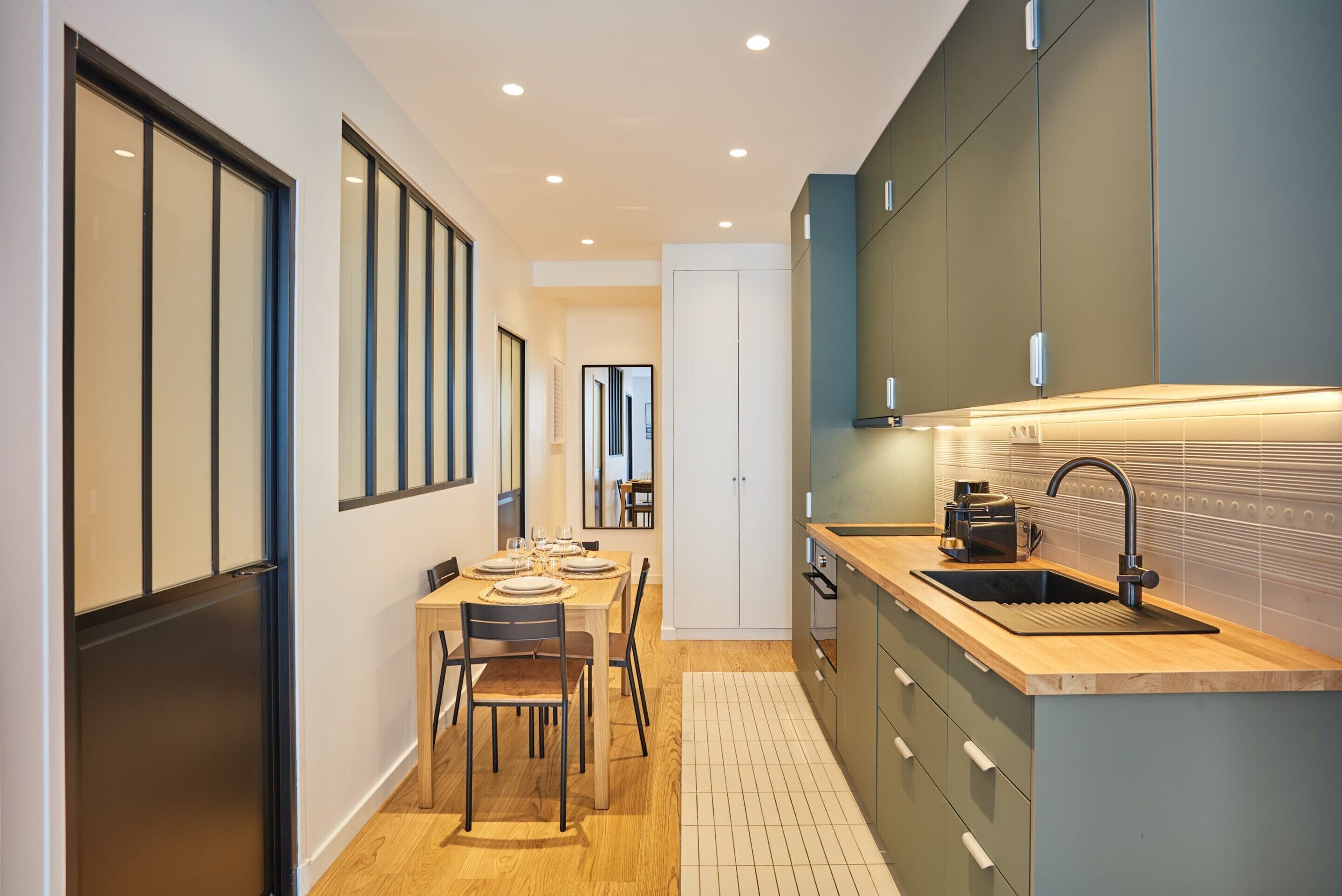 Lägenhet | Eget kök | Kylskåp, mikrovågsugn, kaffe- och tebryggare och brödrost