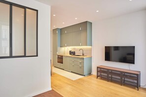 Apartment | Dapur peribadi | Peti sejuk, ketuhar gelombang mikro, pembancuh kopi/teh, pembakar roti 