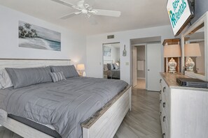 3 bedrooms, iron/ironing board, free WiFi, bed sheets - Waterway Views - Small Dog friendly - Gated Community - Pool - Bahia Del Mar 404 (St. Petersburg)
