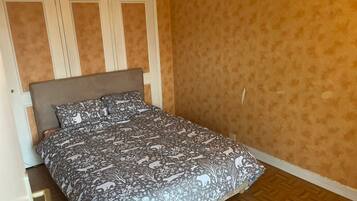 3 bedrooms, internet, bed sheets