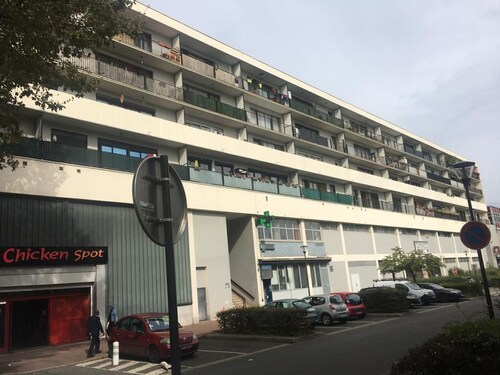 Spacious T4 3bedroom kitchen bathroom living room+balcony