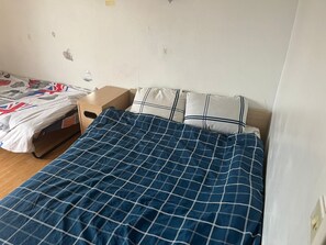 3 bedrooms, internet, bed sheets