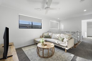 Apartment | Living room - Family Retreat With Garage and Outdoor BBQ (Brisbane)