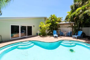 Pool - Wonderful 3/2 close to beach! Heated pool! (Holmes Beach)