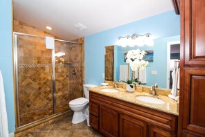 Hair dryer, towels, toilet paper - Wonderful 3/2 close to beach! Heated pool! (Holmes Beach)