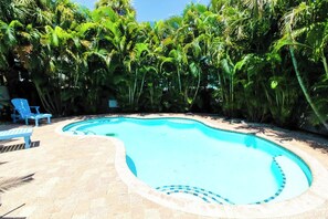 Pool - Wonderful 3/2 close to beach! Heated pool! (Holmes Beach)