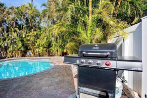 Pool - Wonderful 3/2 close to beach! Heated pool! (Holmes Beach)