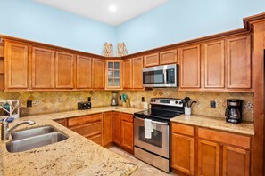 Private kitchen - Wonderful 3/2 close to beach! Heated pool! (Holmes Beach)
