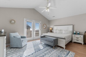 5 bedrooms, free WiFi, bed sheets - Beachfront 5BR Home w/ Private Pool & Ocean Views (Surfside Beach)
